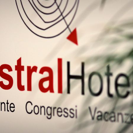 Mistral2 Hotel Οριστάνο Εξωτερικό φωτογραφία
